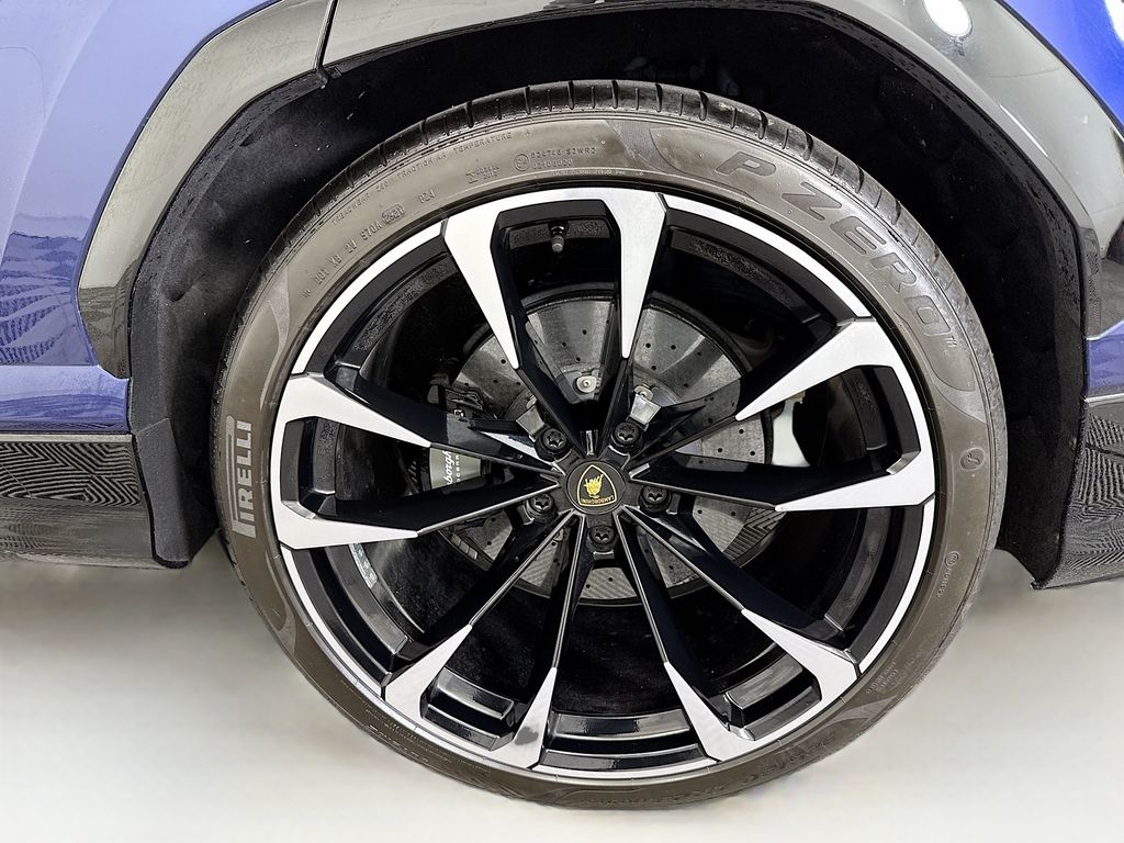 Thumbnail: 2020 Lamborghini Urus - 30