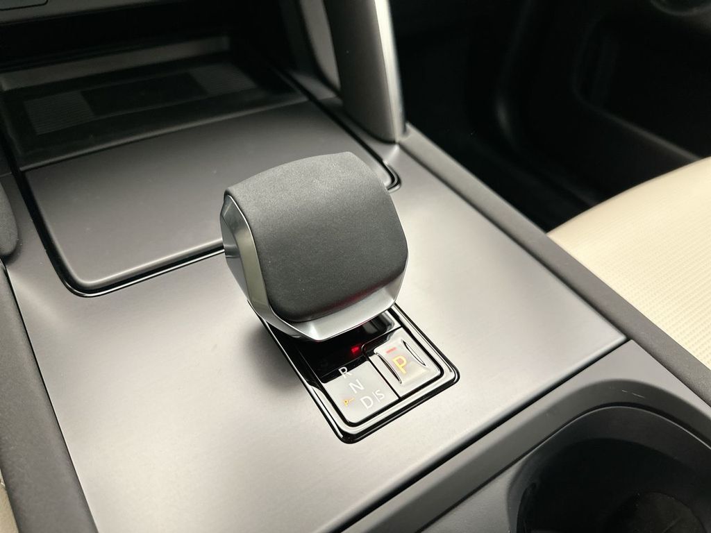 Thumbnail: 2025 Land Rover Discovery Sport - 10