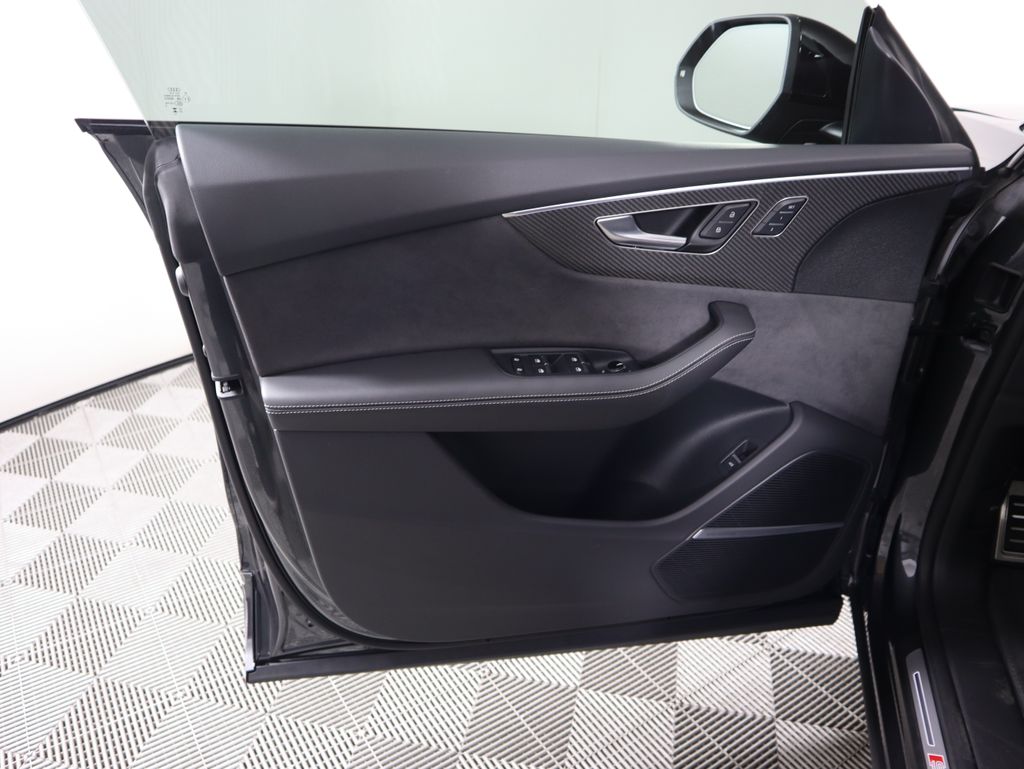 Thumbnail: 2024 Audi SQ8 - 25