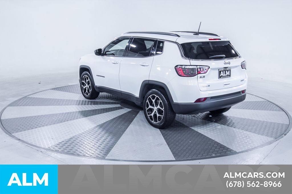 Used 2024 White Jeep Latitude image 5