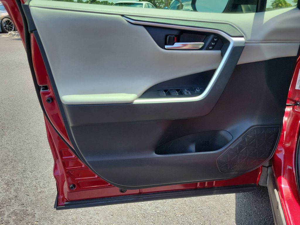 used 2022 Toyota RAV4 Hybrid car, priced at $32,998