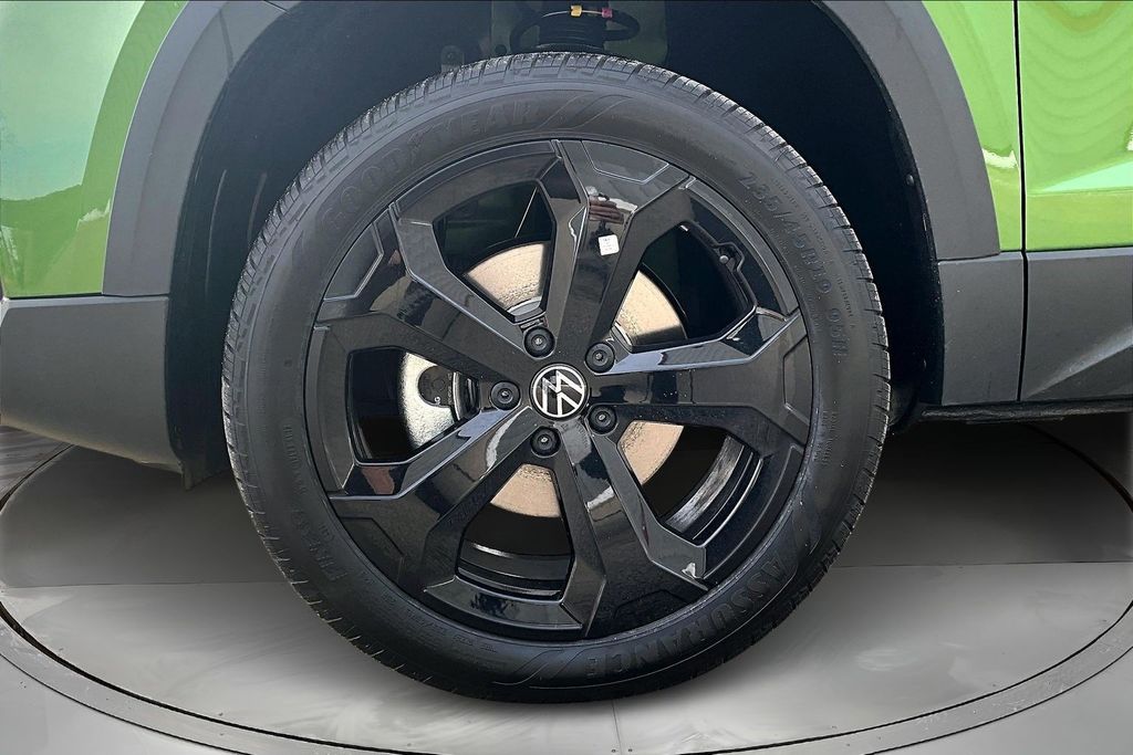 New 2026 Green Volkswagen 1.5T SE Black image 12