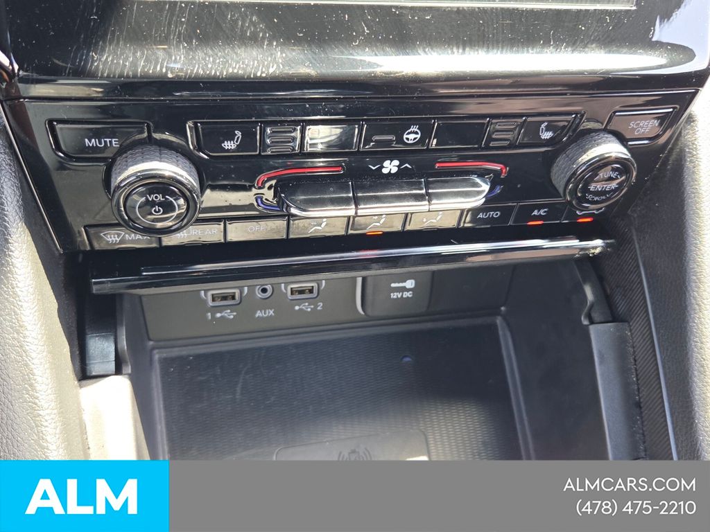 Used 2023 White Jeep Altitude image 24
