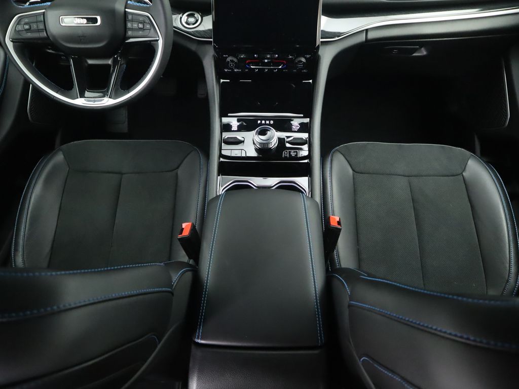 Thumbnail: 2022 Jeep Grand Cherokee - 17