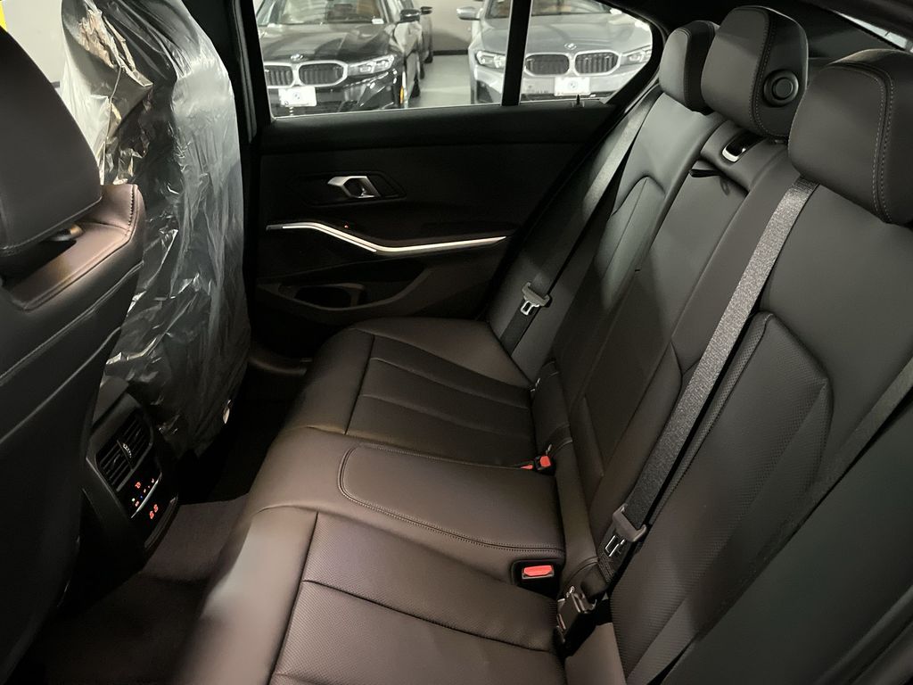 Thumbnail: 2025 BMW 3 Series - 23