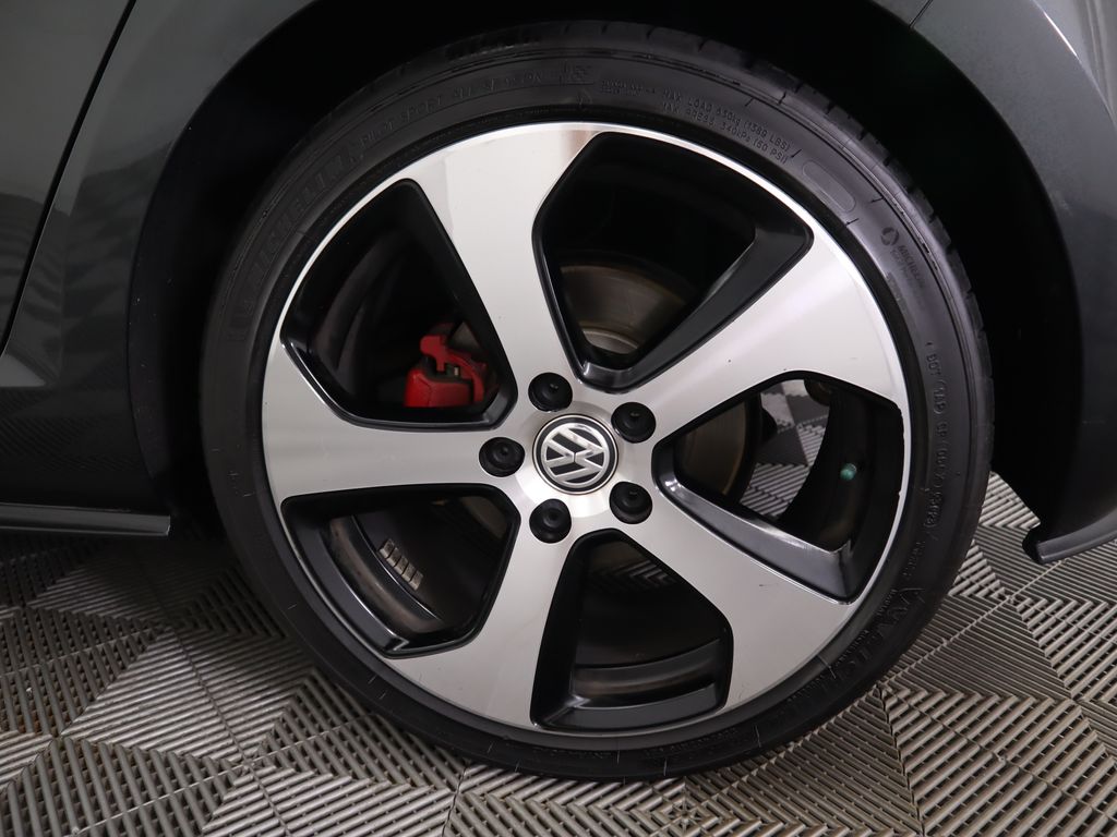 Thumbnail: 2015 Volkswagen Golf - 30