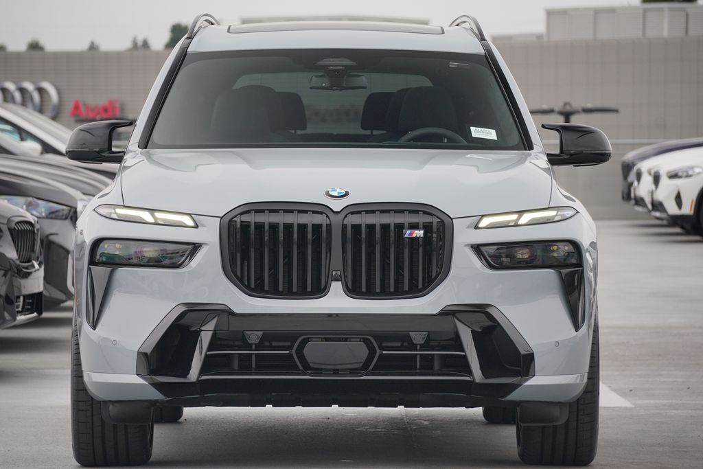 2025 BMW X7 M60i 2