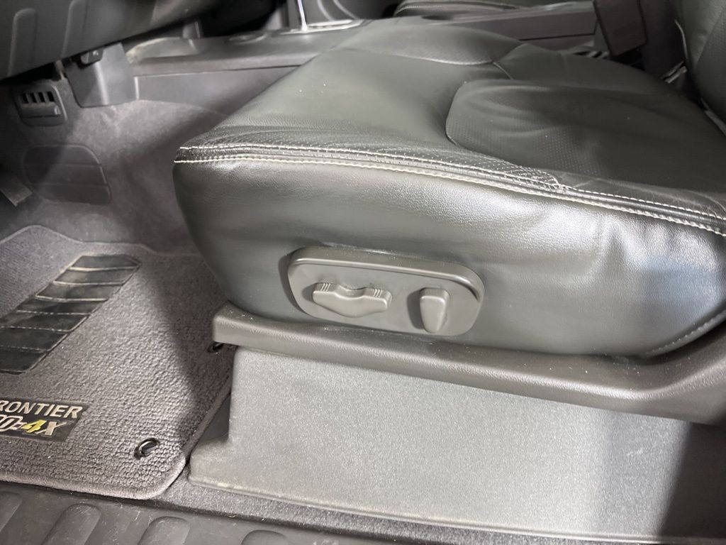 Thumbnail: 2020 Nissan Frontier - 21