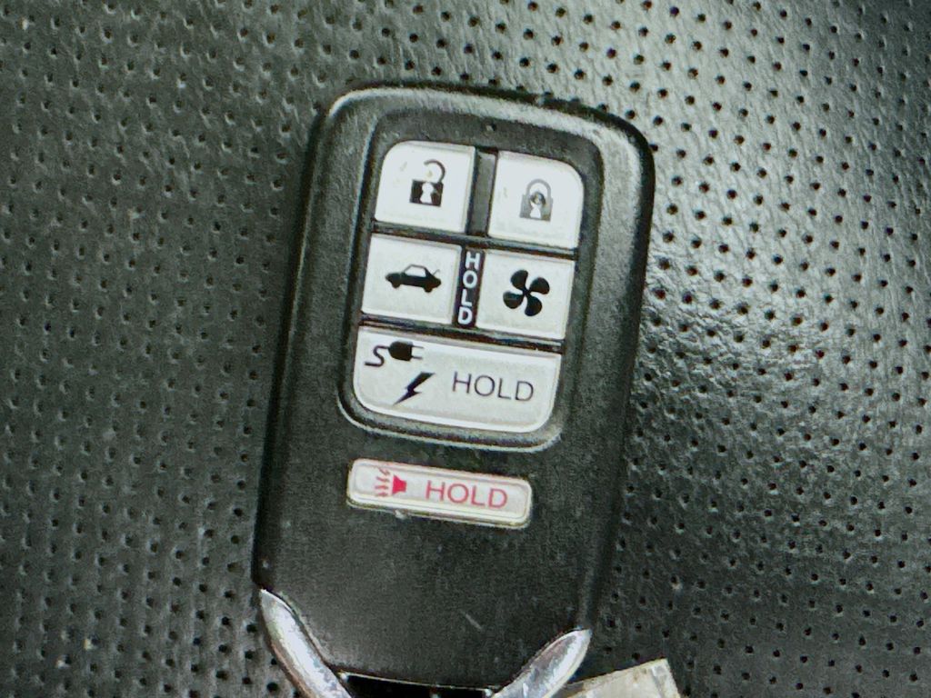 Used Car 2020 Honda Clarity Plug-in Hybrid  Touring For Sale Under $25,000 In Austin, Texas