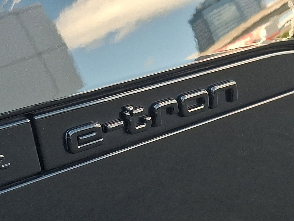 Thumbnail: 2024 Audi Q8 e-tron - 31