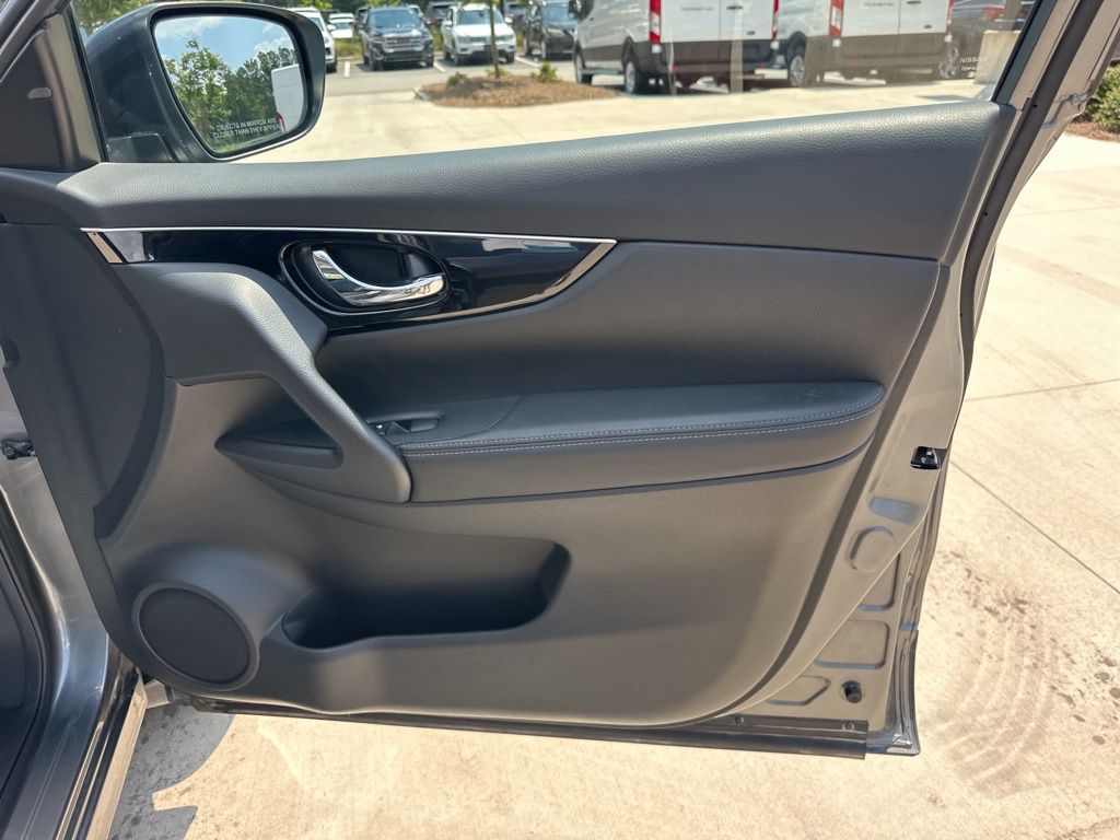 2017 Gun Metallic Nissan Rogue Sport SL FWD SUV