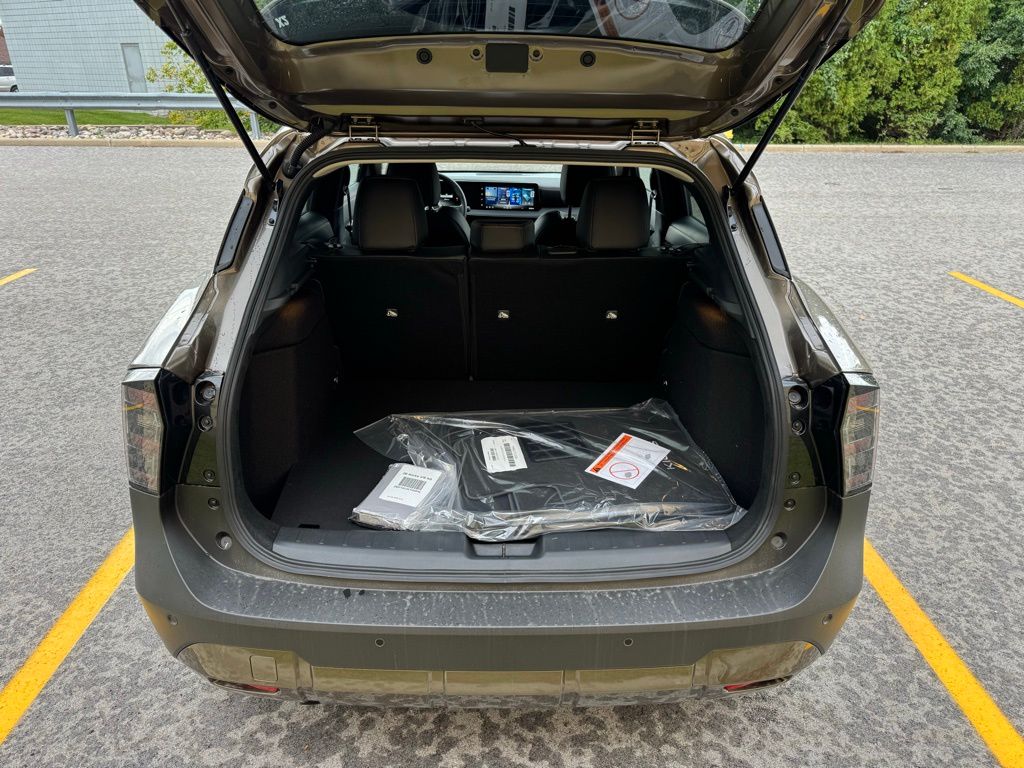 New 2026 Canyon Bronze Metallic Nissan SR image 8