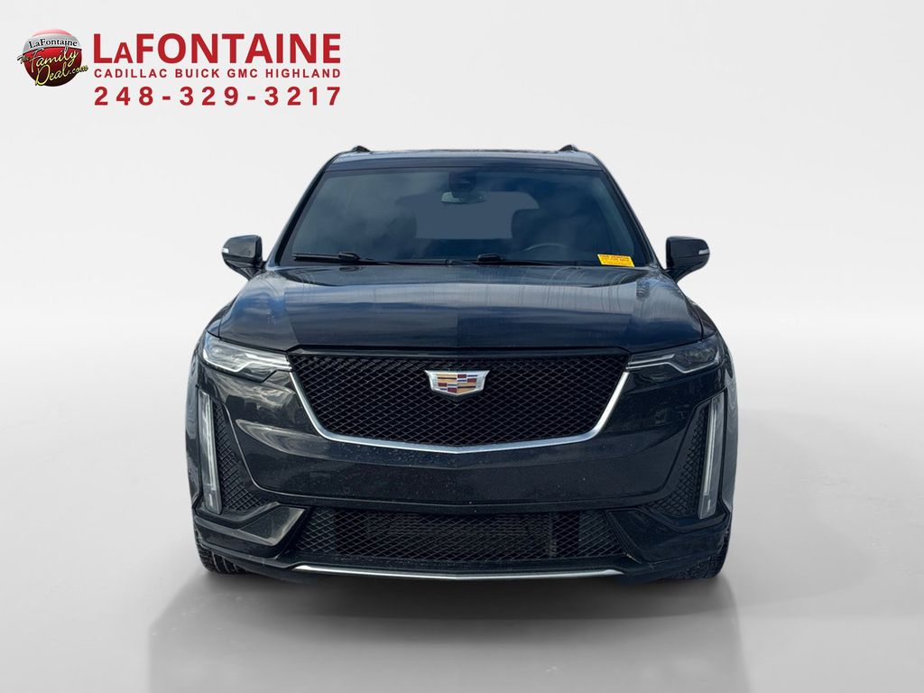 2022 Cadillac XT6 Sport 2