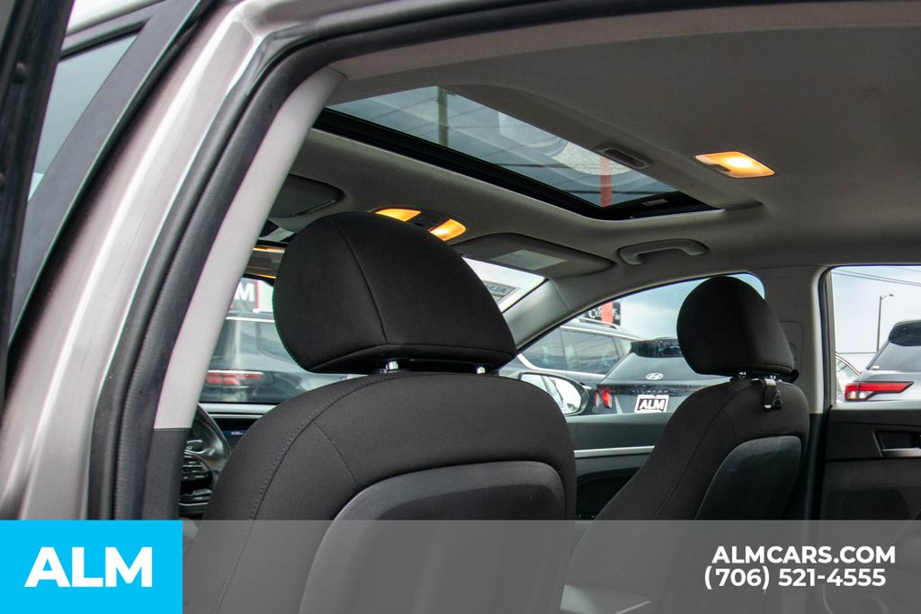 2020 Hyundai Elantra Value Edition photo 10