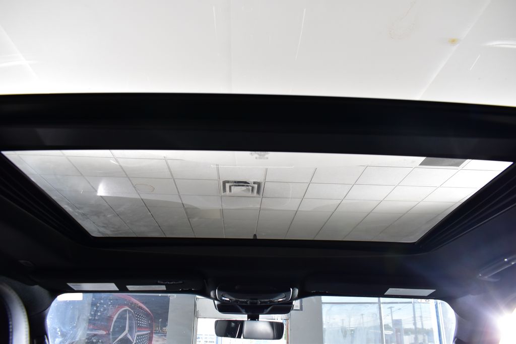 Thumbnail: 2024 Lincoln Navigator L - 29