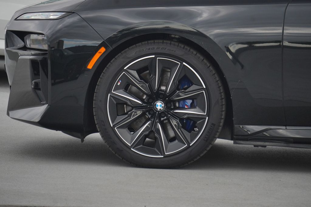 2024 BMW i7 M70 5