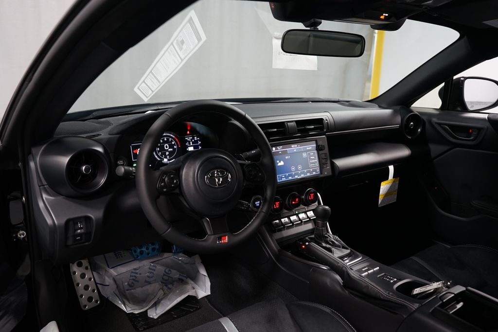 Thumbnail: 2025 Toyota GR86 - 11