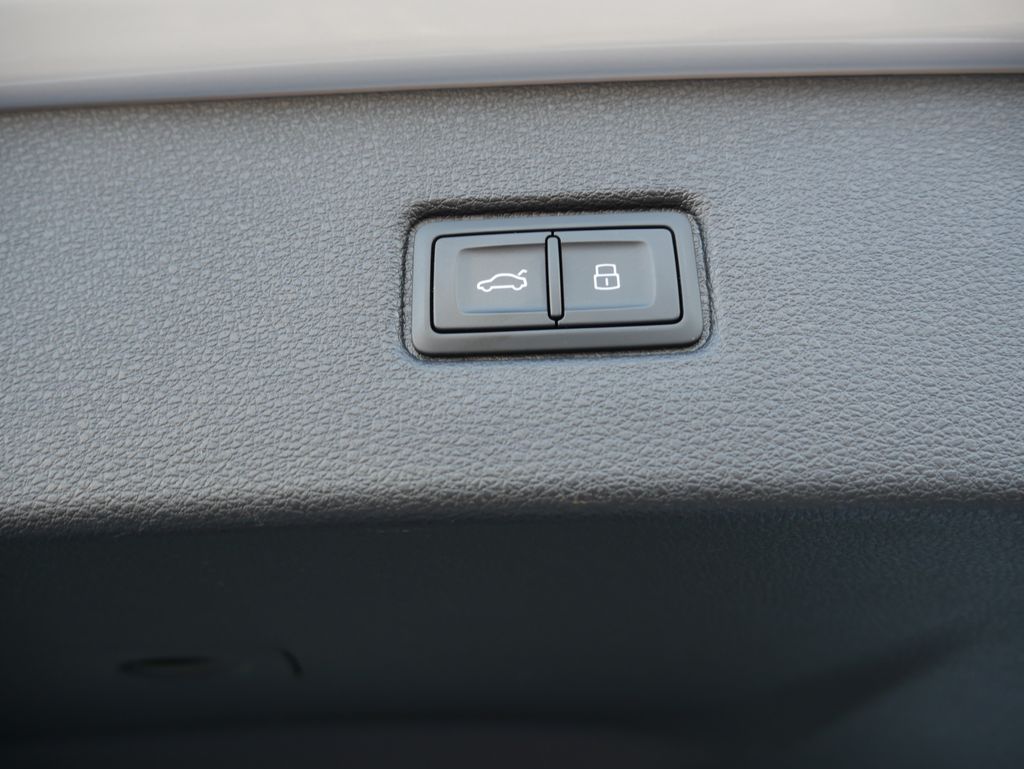 Thumbnail: 2025 Audi Q7 - 26