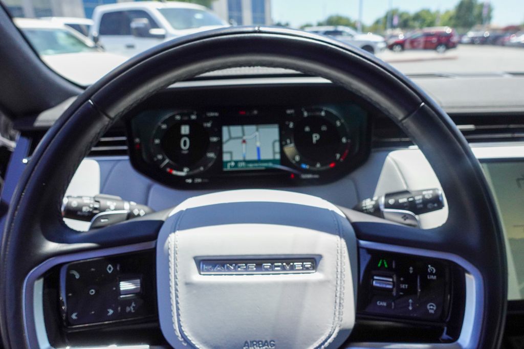 Used 2023 Blue Land Rover SE image 17