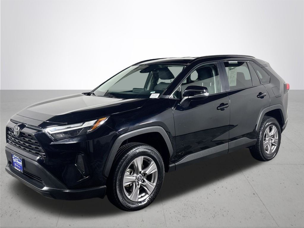 2023 Toyota RAV4 XLE photo 2