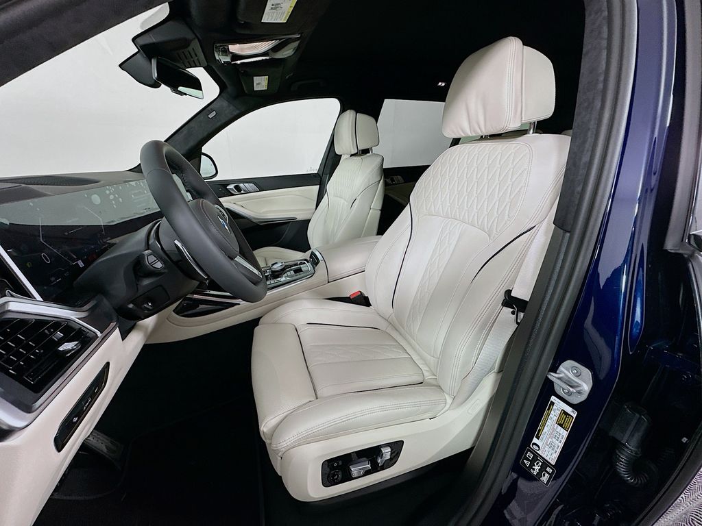 Thumbnail: 2026 BMW X7 - 16