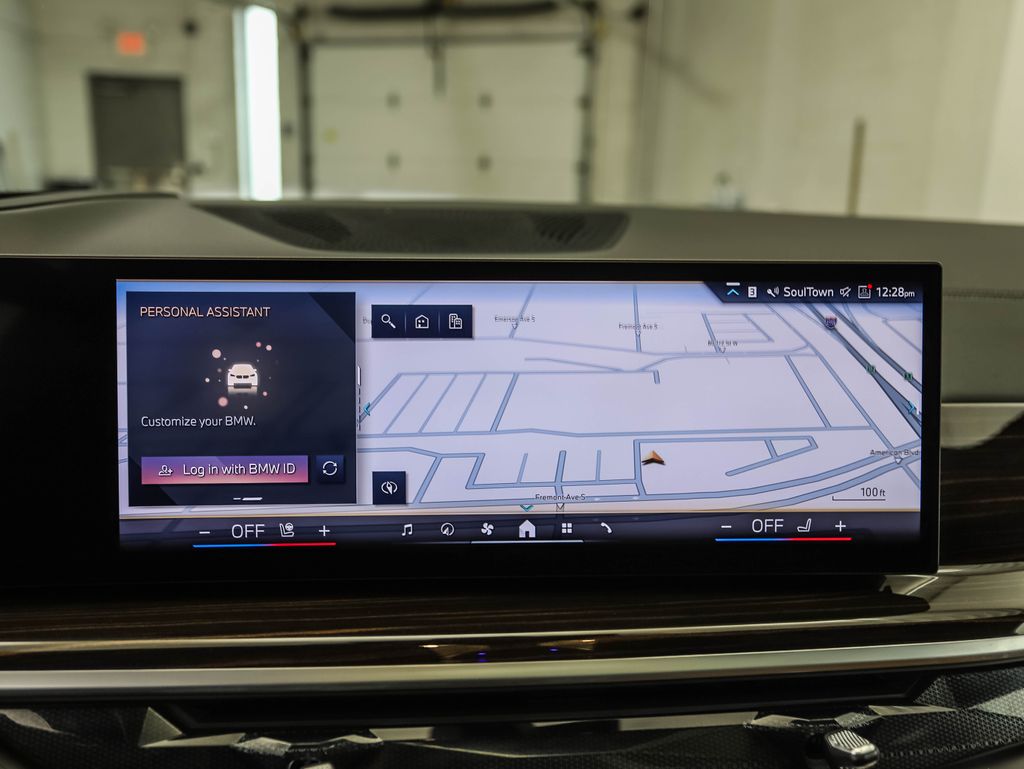 Thumbnail: 2026 BMW X7 - 15