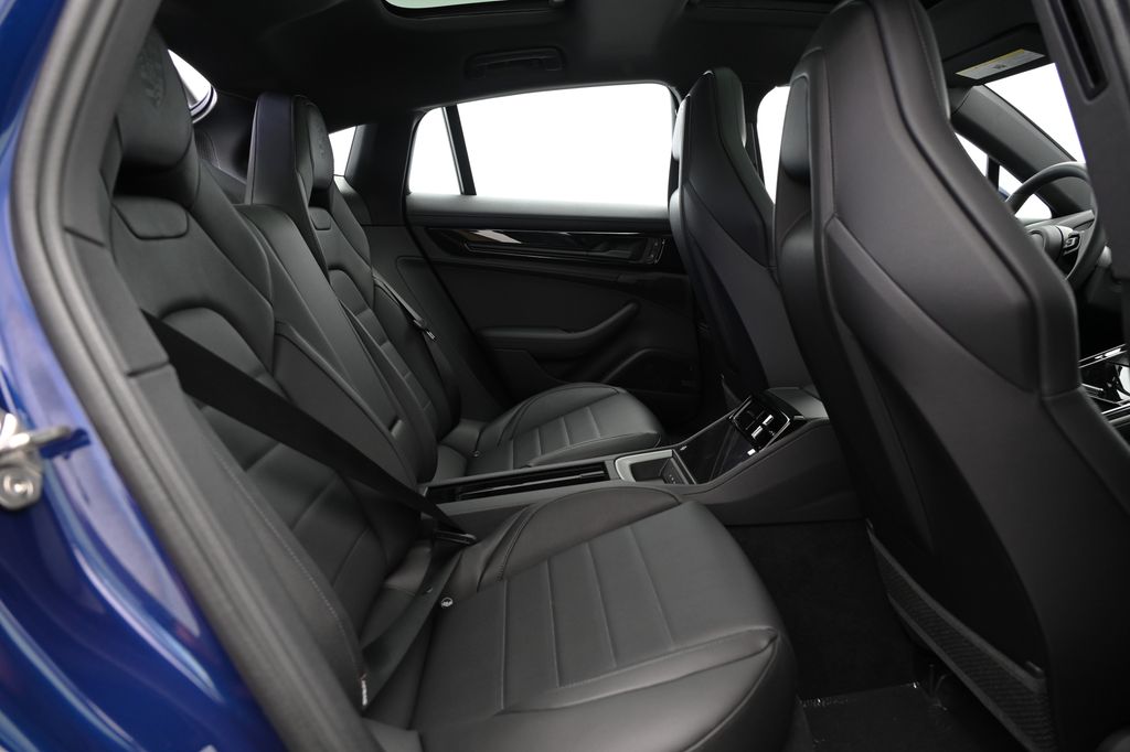 Thumbnail: 2024 Porsche Panamera - 17