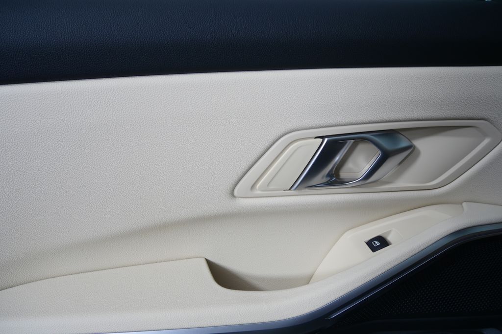 Thumbnail: 2026 BMW 3 Series - 13