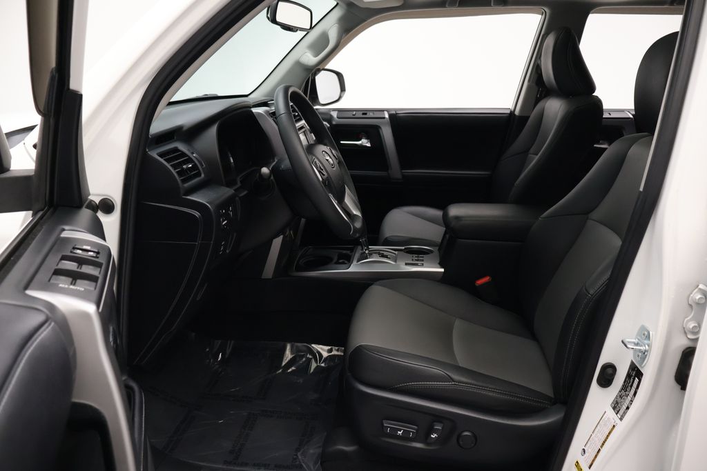 Thumbnail: 2019 Toyota 4Runner - 14