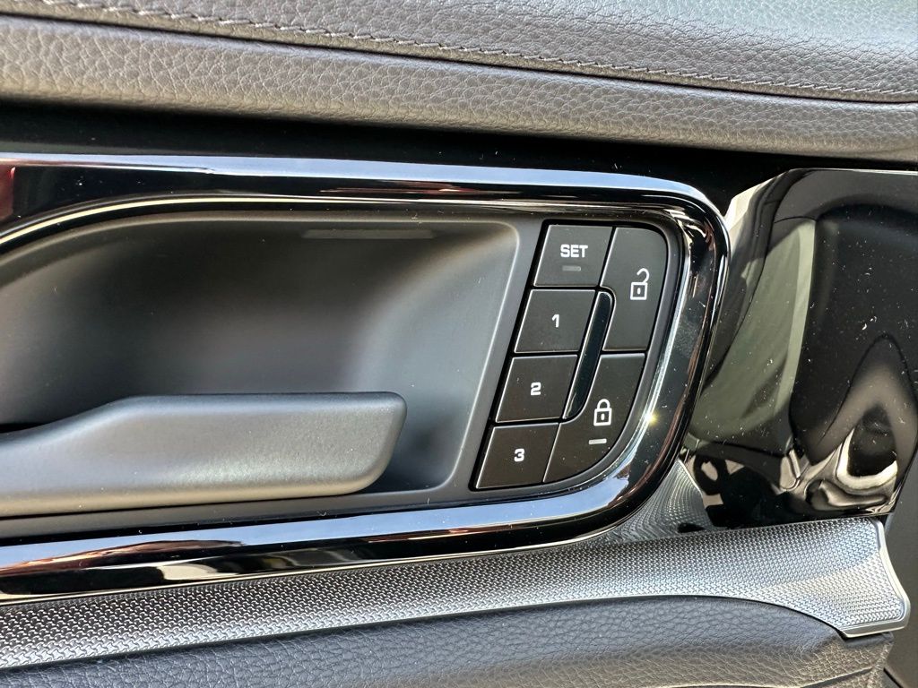 Thumbnail: 2026 Porsche Panamera - 19