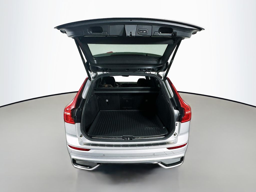 Used 2023 Silver Volvo B5 Plus Dark Theme image 30