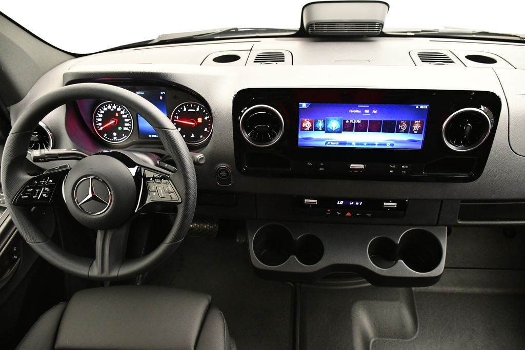 Thumbnail: 2025 Mercedes-Benz Sprinter - 13