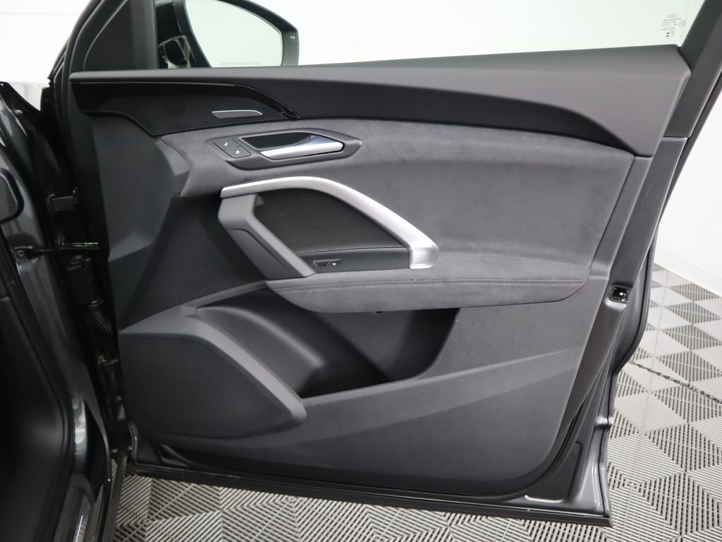 2025 Audi SQ5  27