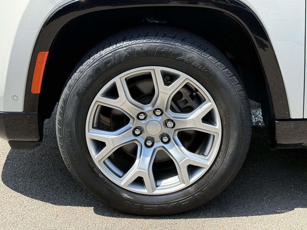Used 2022 White Jeep Series II image 11