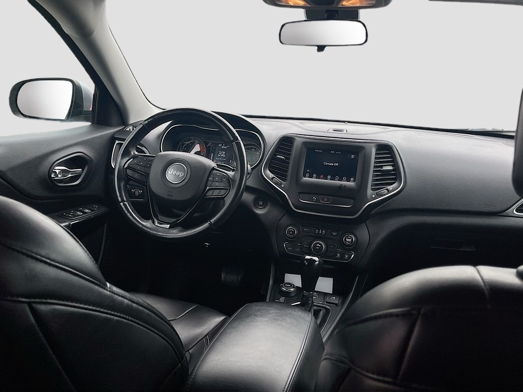 Used 2019 Silver Jeep Latitude Plus image 22