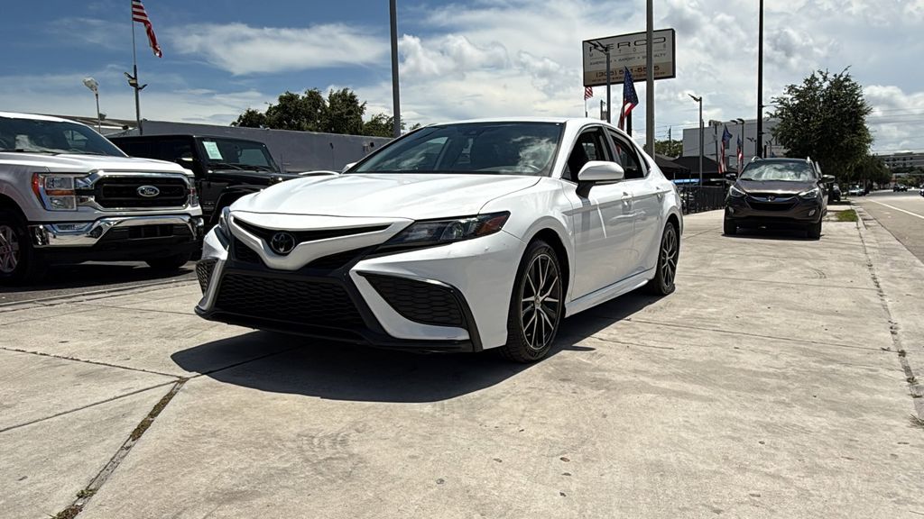 2024 Toyota Camry SE 4D Sedan - Image 1