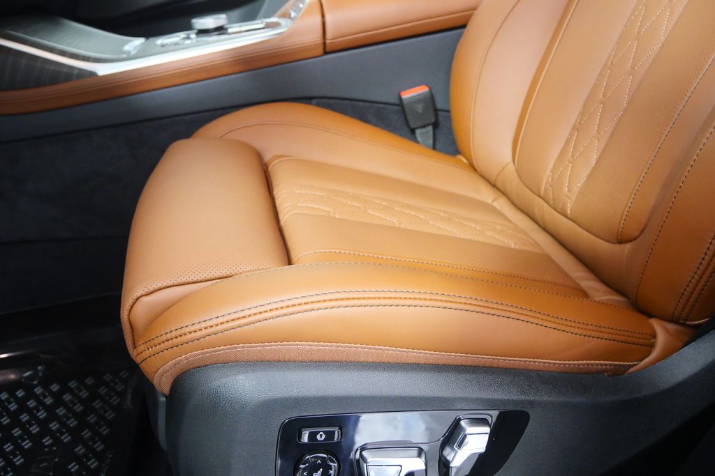 Thumbnail: 2026 BMW X7 - 9