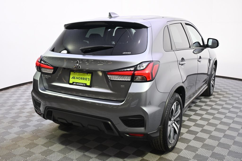 Used 2025  Mitsubishi 2.0 SE image 6