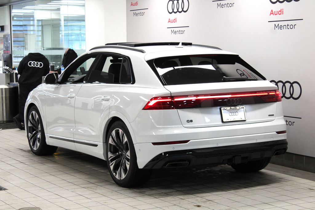 Thumbnail: 2026 Audi Q8 - 4