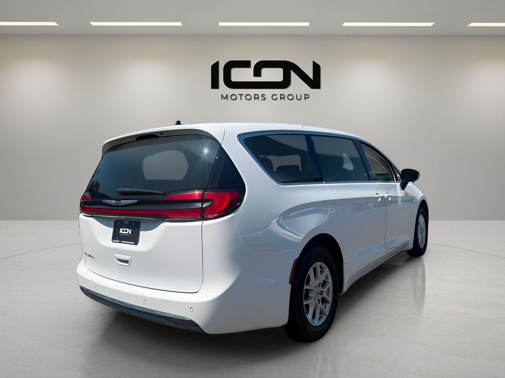Used 2024 Chrysler Pacifica Van