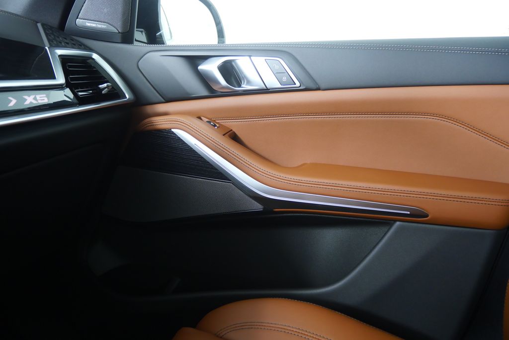 Thumbnail: 2026 BMW X5 - 27