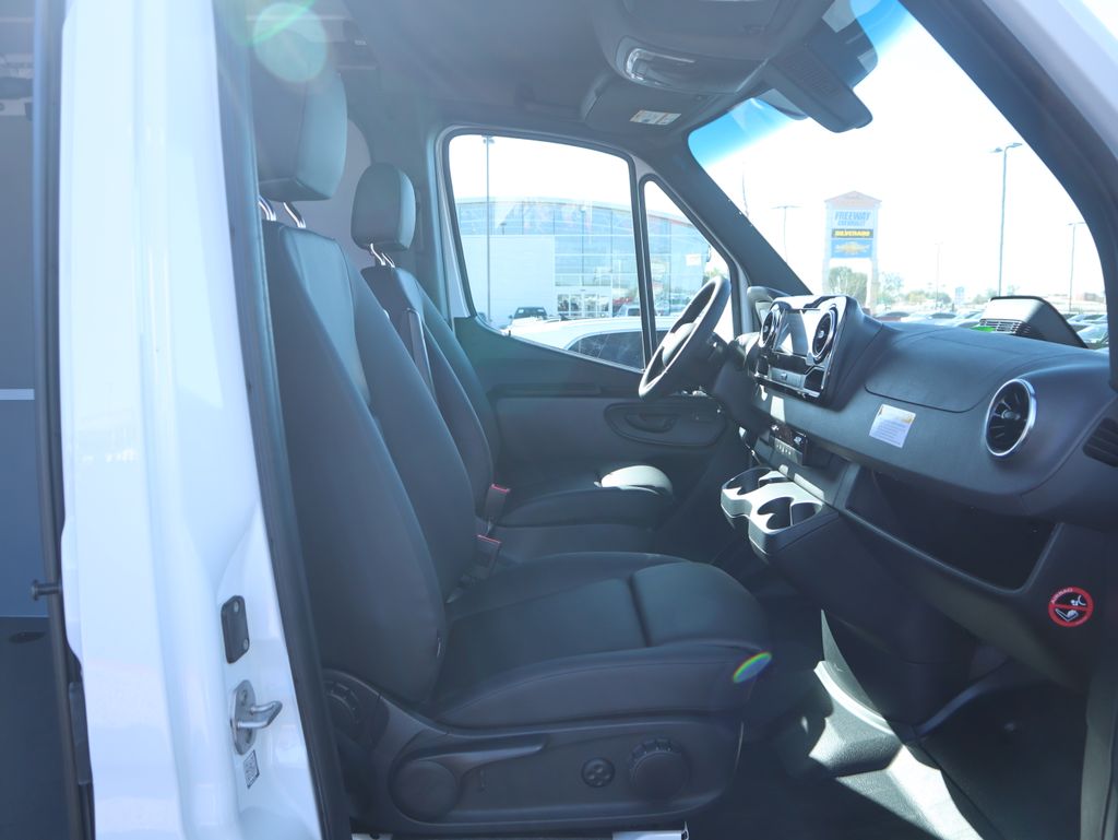 Thumbnail: 2026 Mercedes-Benz Sprinter - 21