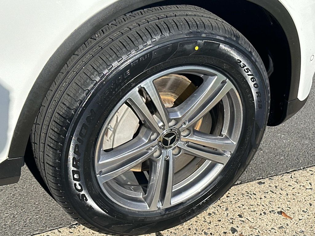 Thumbnail: 2022 Mercedes-Benz GLC - 16