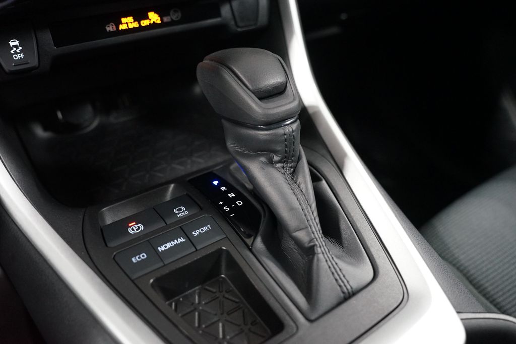 Thumbnail: 2023 Toyota RAV4 - 21