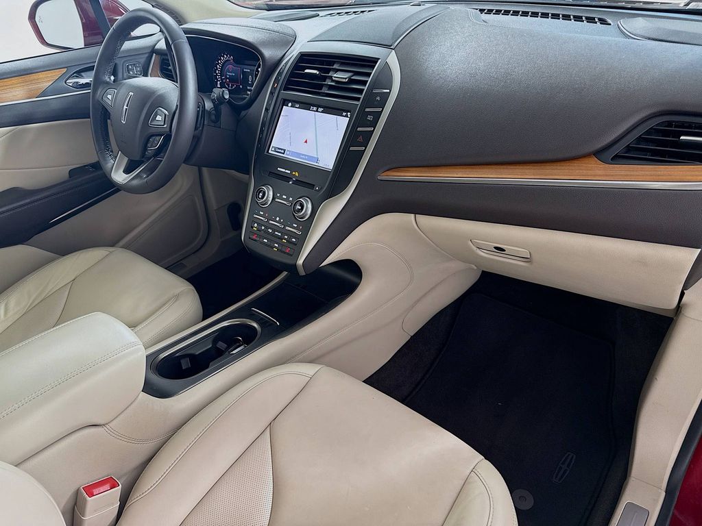 Thumbnail: 2018 Lincoln MKC - 28
