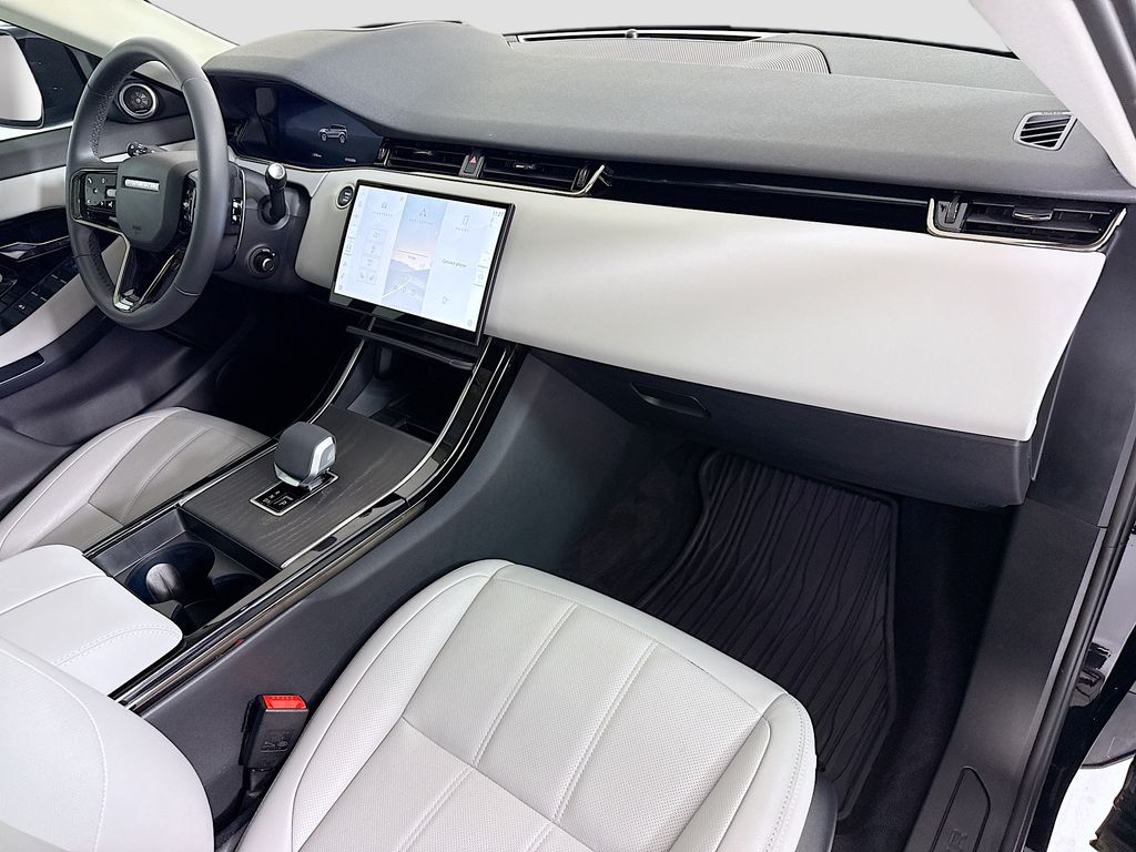 Thumbnail: 2025 Land Rover Range Rover Evoque - 17
