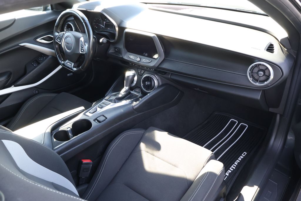 2017 Chevrolet Camaro  31