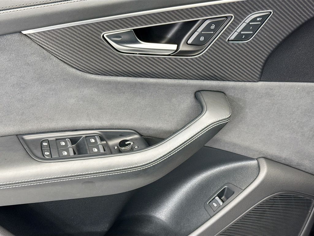 Thumbnail: 2024 Audi RS Q8 - 22