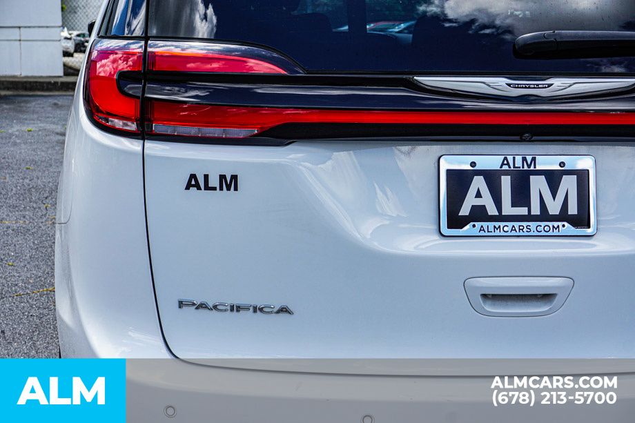 2024 Chrysler Pacifica Touring L photo 12