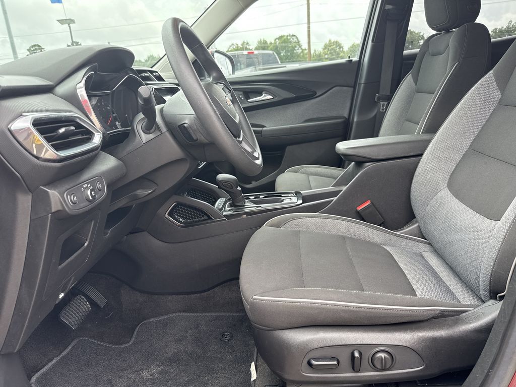 2023 Chevrolet TrailBlazer LT - 11